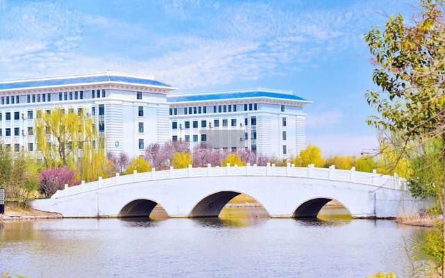 打卡校园景点，菠菜网最稳定正规平台“鱼跃龙门”的由来你知道吗