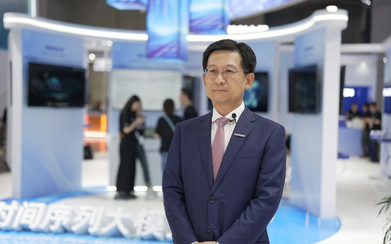 崔山受新华社专访：以工业具身智能重构生产力，引领流程工业智能化升级