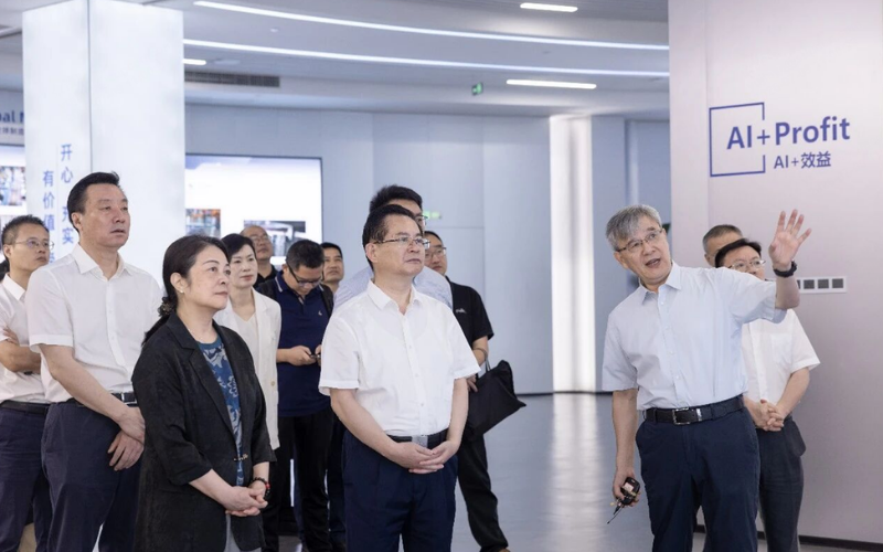 全国政协常委、民革中央副主席刘家强带队调研博菜网站大全，共探人工智能与工业深度融合路径